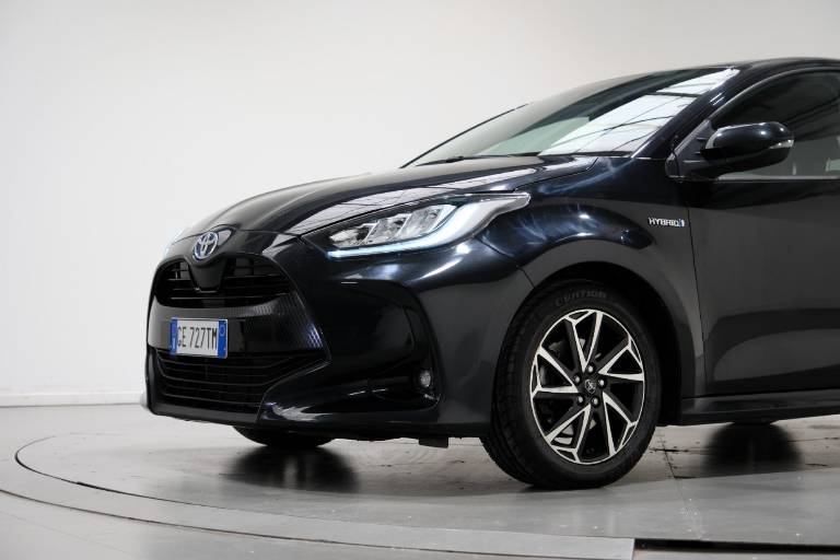 TOYOTA Yaris 10