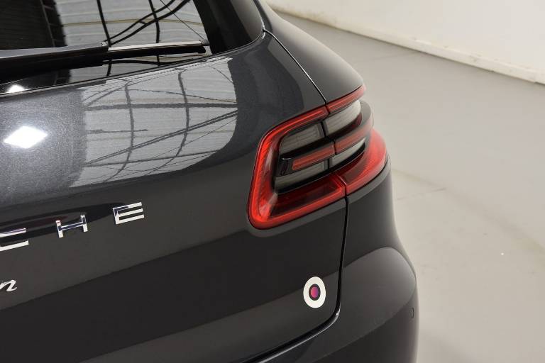 PORSCHE Macan 59