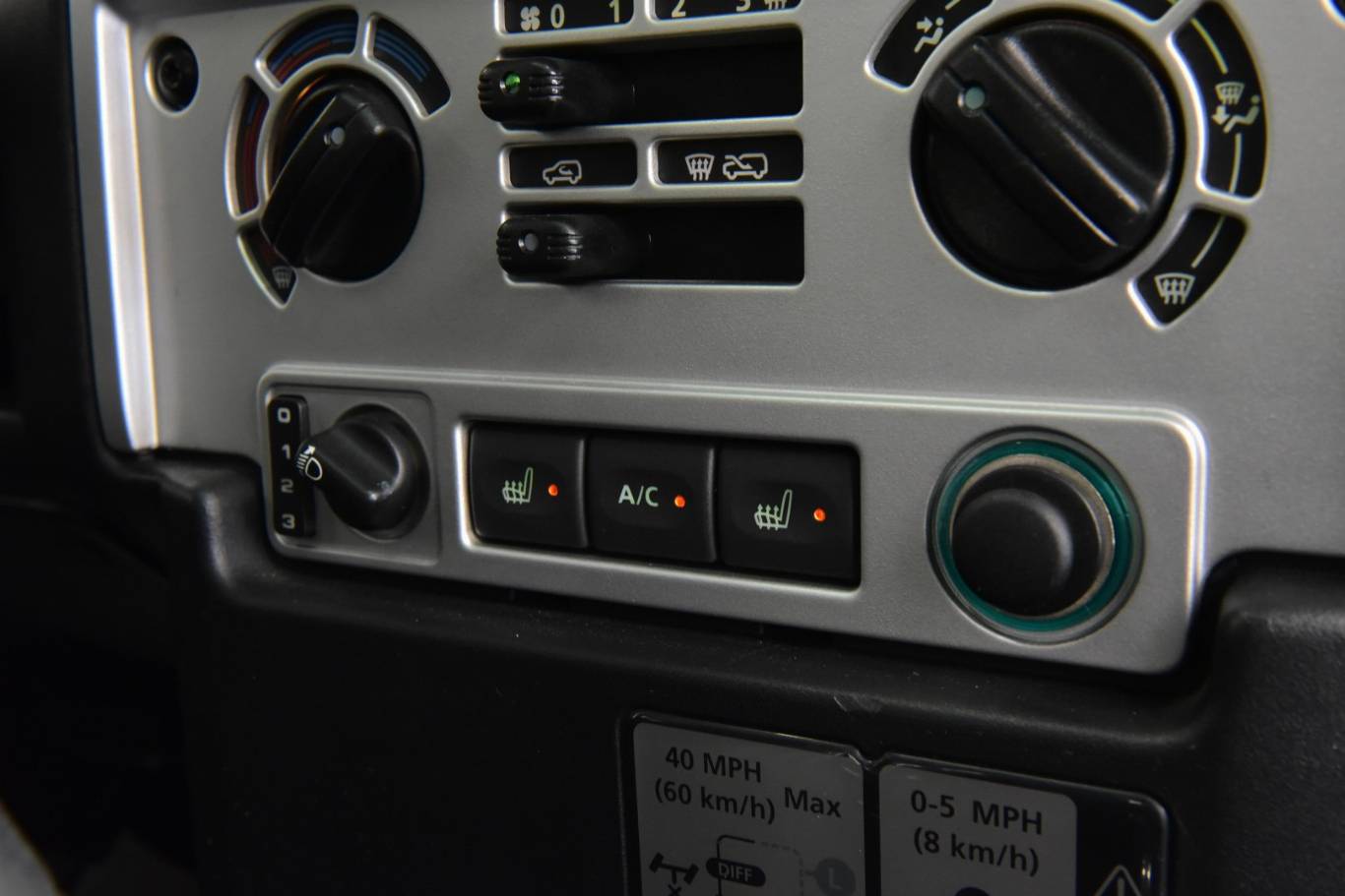 LAND ROVER Defender 44