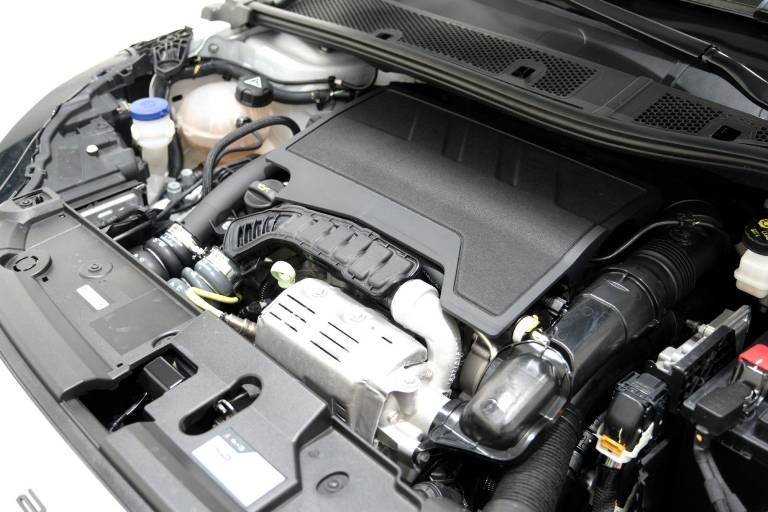 PEUGEOT 208 63
