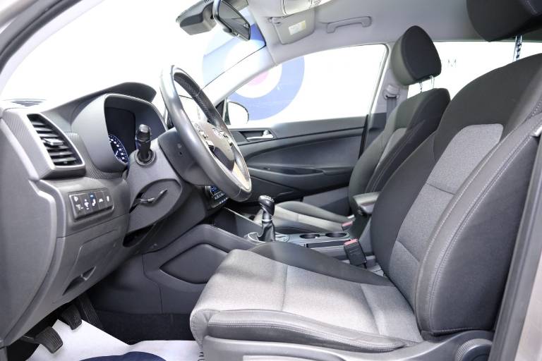 HYUNDAI Tucson 19