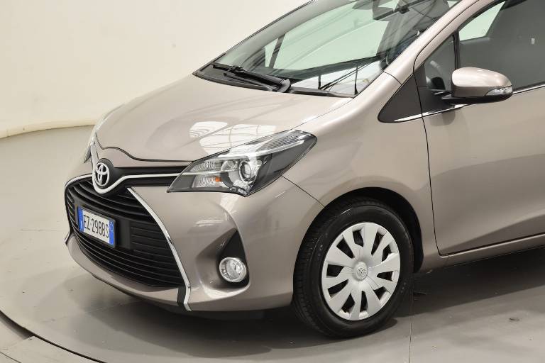 TOYOTA Yaris 33