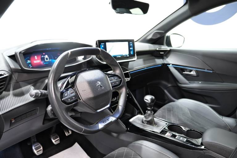 PEUGEOT 208 5