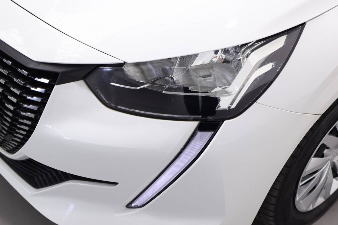 PEUGEOT 208 40