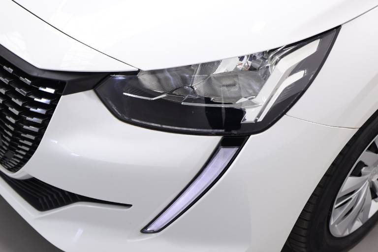 PEUGEOT 208 40