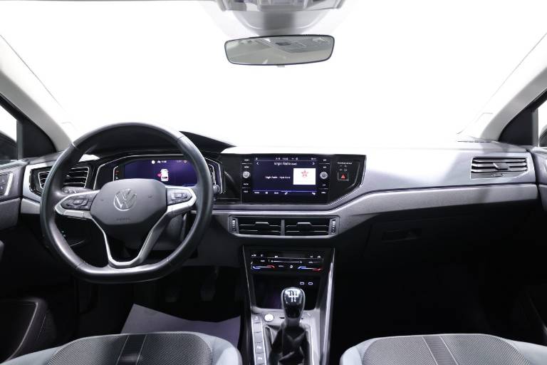 VOLKSWAGEN Polo 10