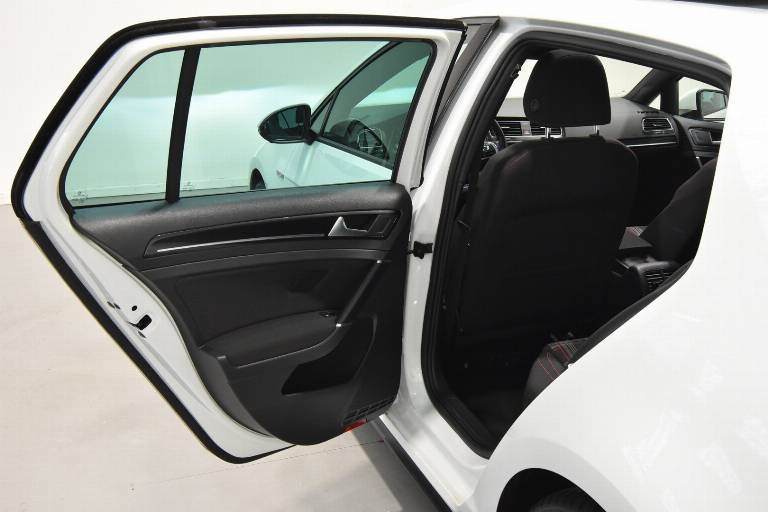 VOLKSWAGEN Golf GTI 39