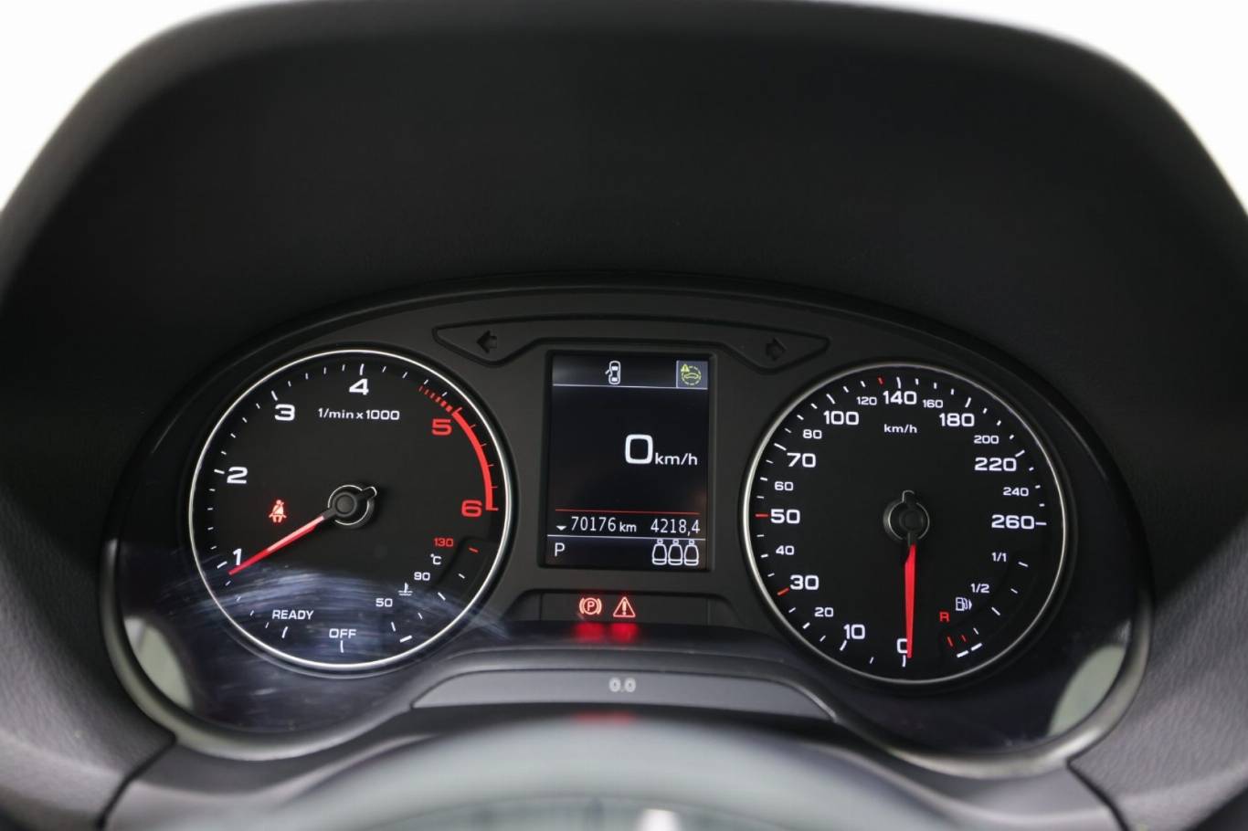 AUDI Q2 8