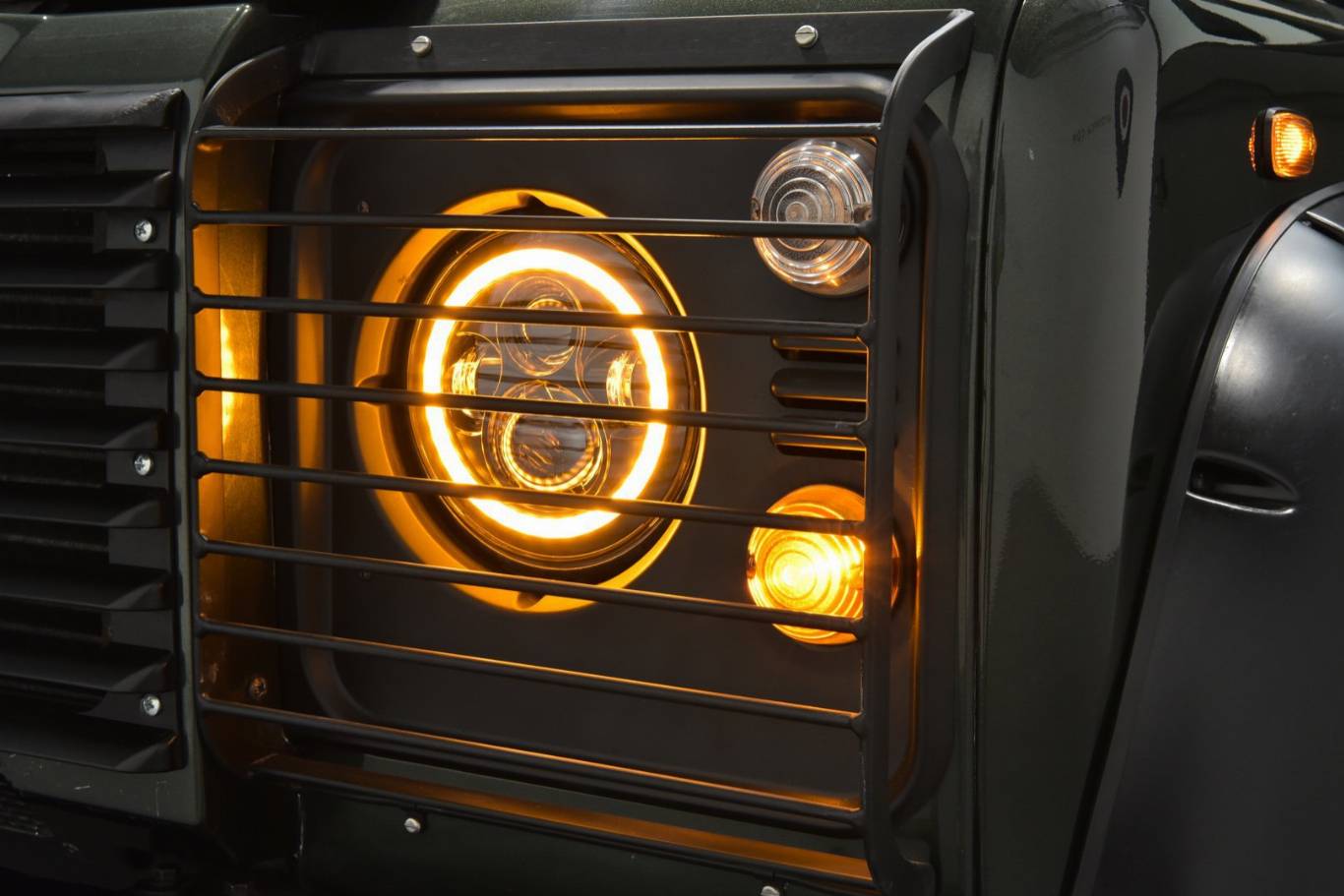 LAND ROVER Defender 58