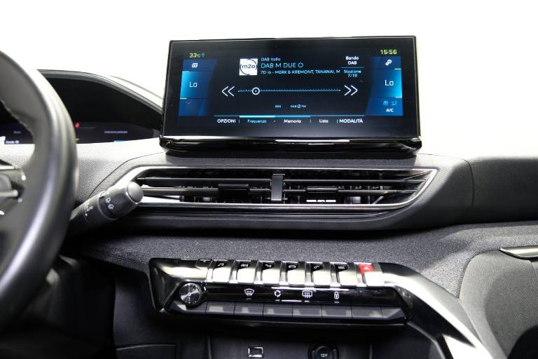 PEUGEOT 3008 9