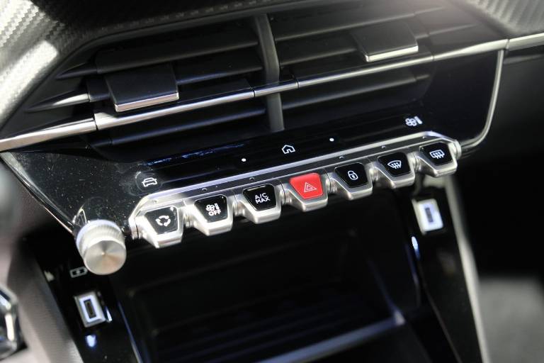 PEUGEOT 2008 25