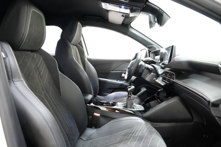 PEUGEOT 208 57