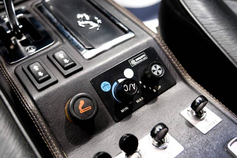 FERRARI 308 34
