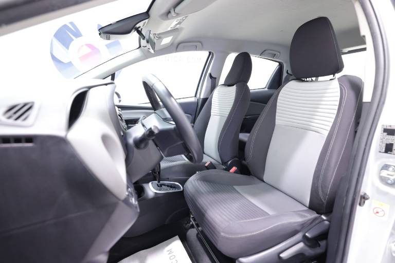 TOYOTA Yaris 6