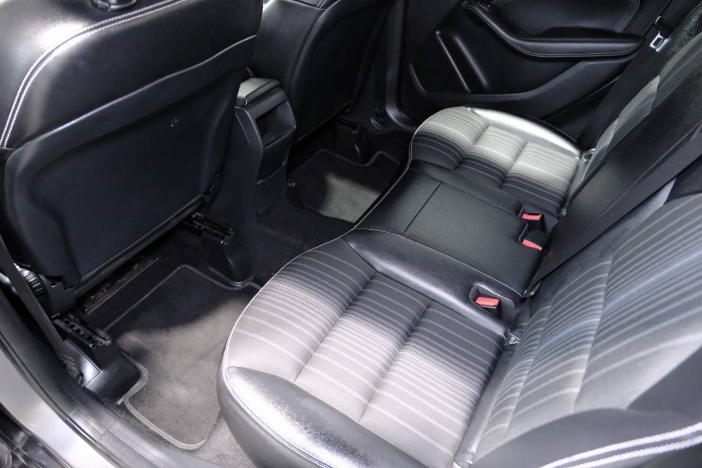 MERCEDES-BENZ B 200 39