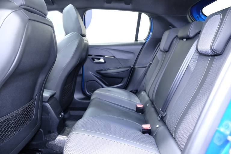 PEUGEOT 208 39