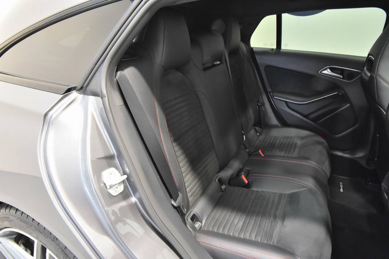 MERCEDES-BENZ CLA 45 AMG 54