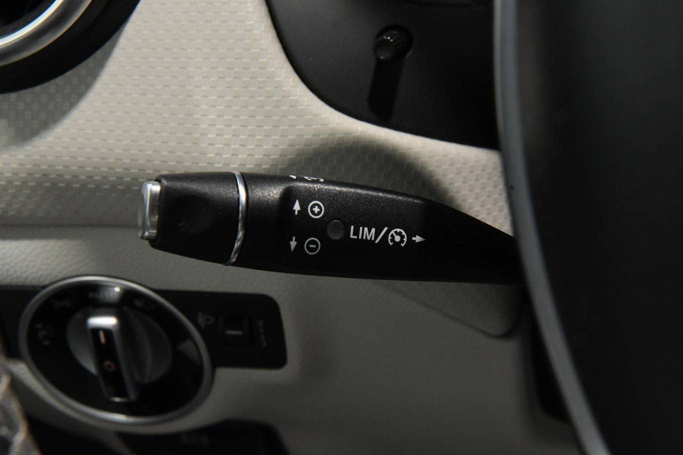 MERCEDES-BENZ A 180 27