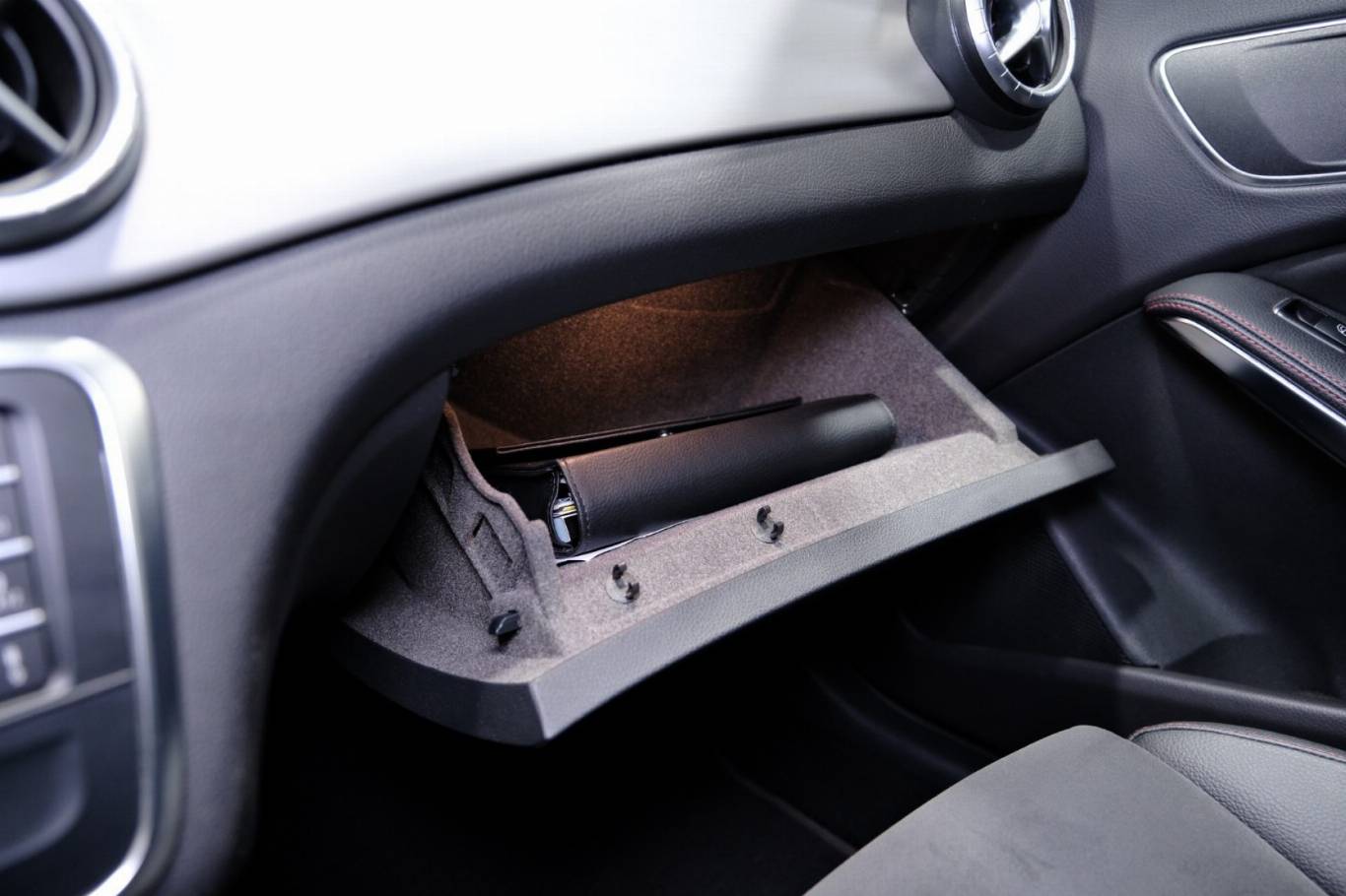 MERCEDES-BENZ CLA 220 33