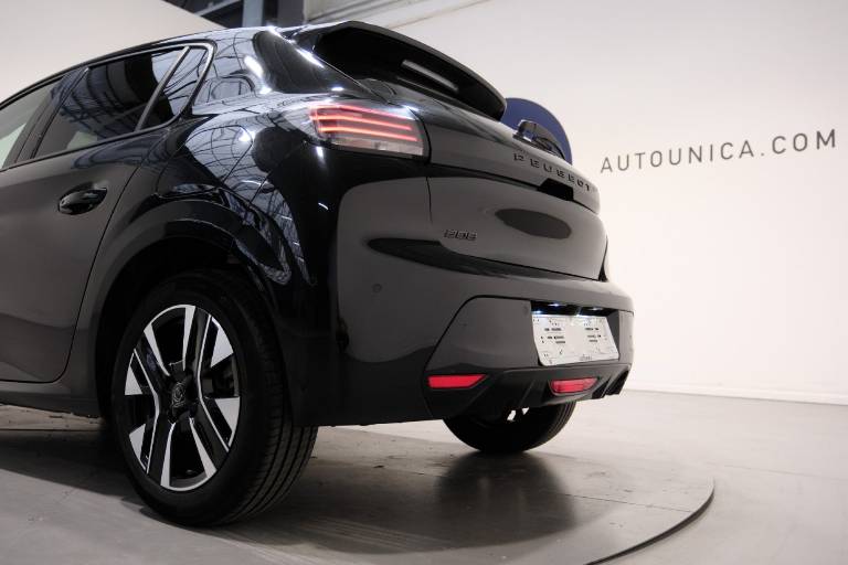 PEUGEOT 208 46