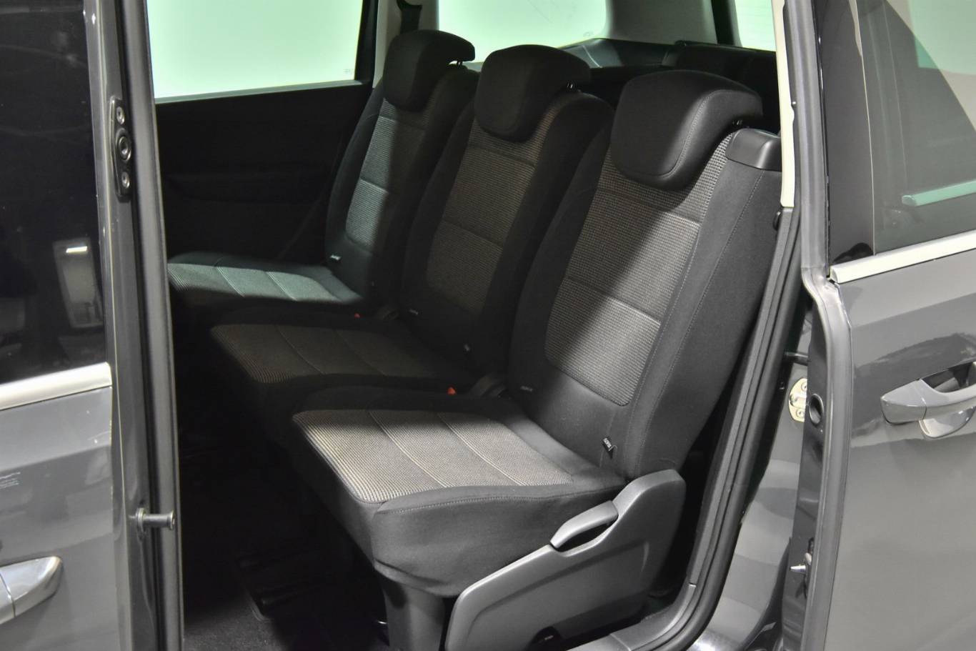 VOLKSWAGEN Sharan 18