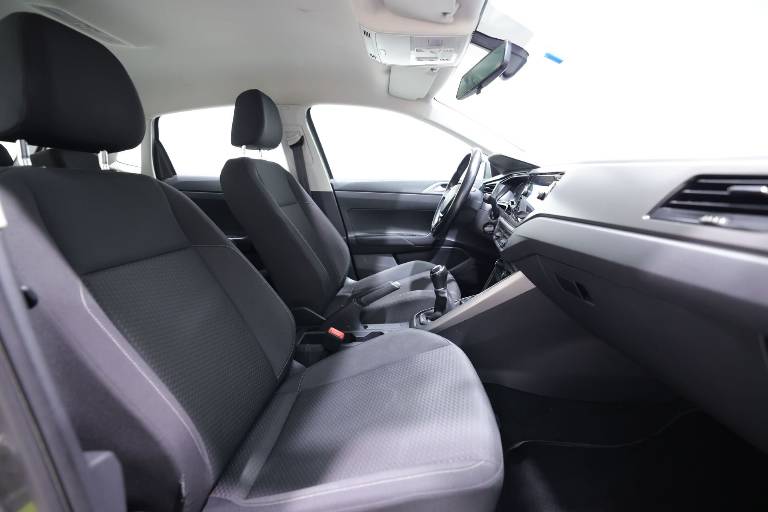 VOLKSWAGEN Polo 42