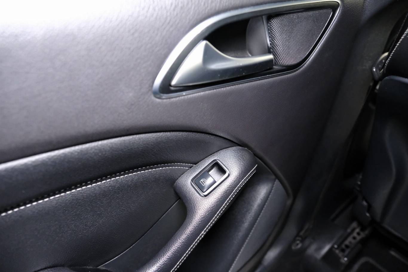 MERCEDES-BENZ B 200 43