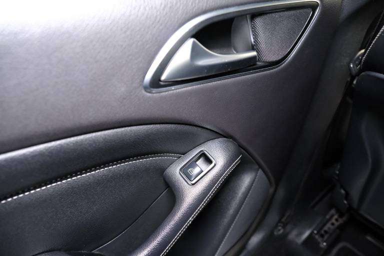 MERCEDES-BENZ B 200 43