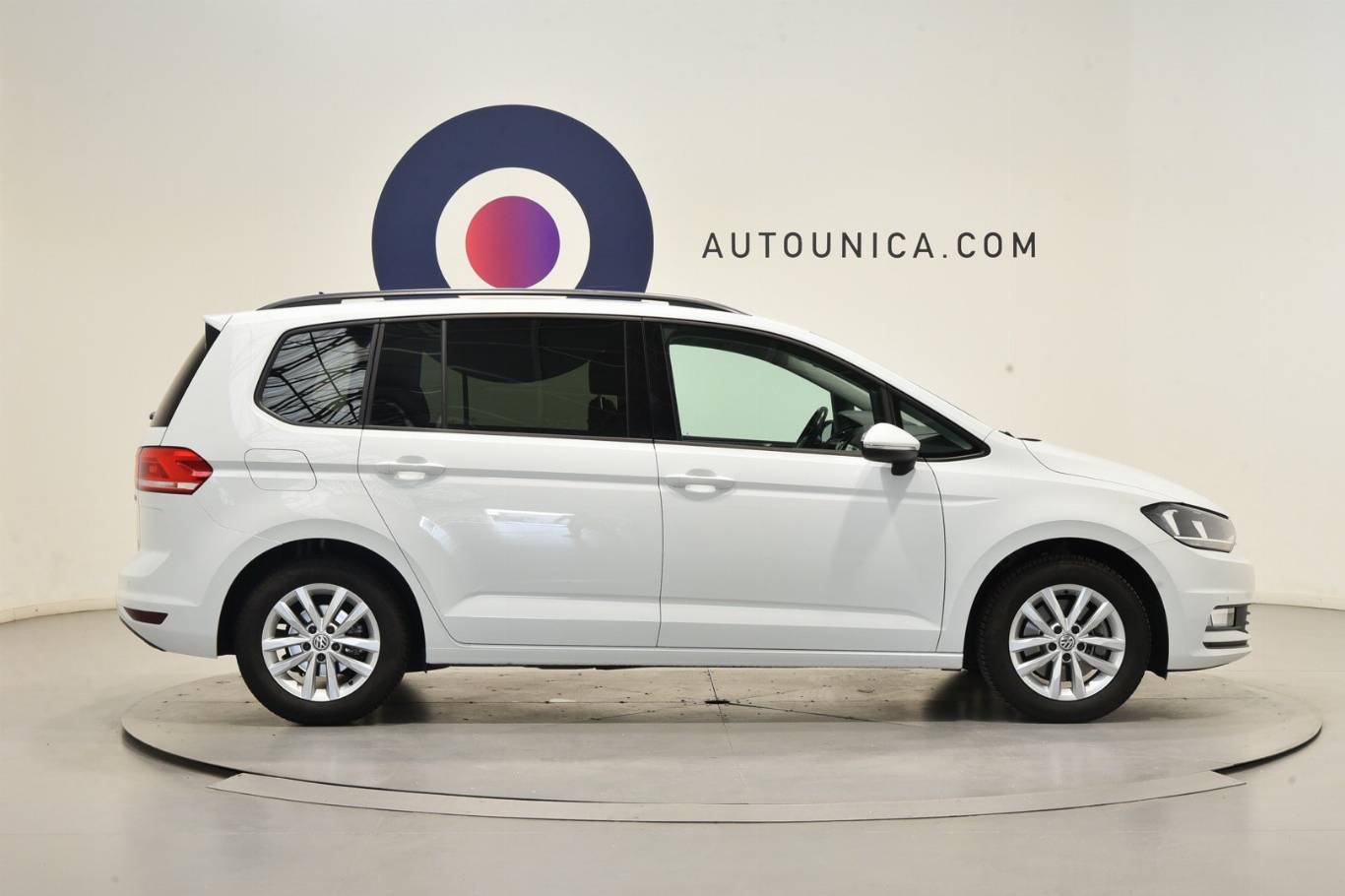 VOLKSWAGEN Touran 31