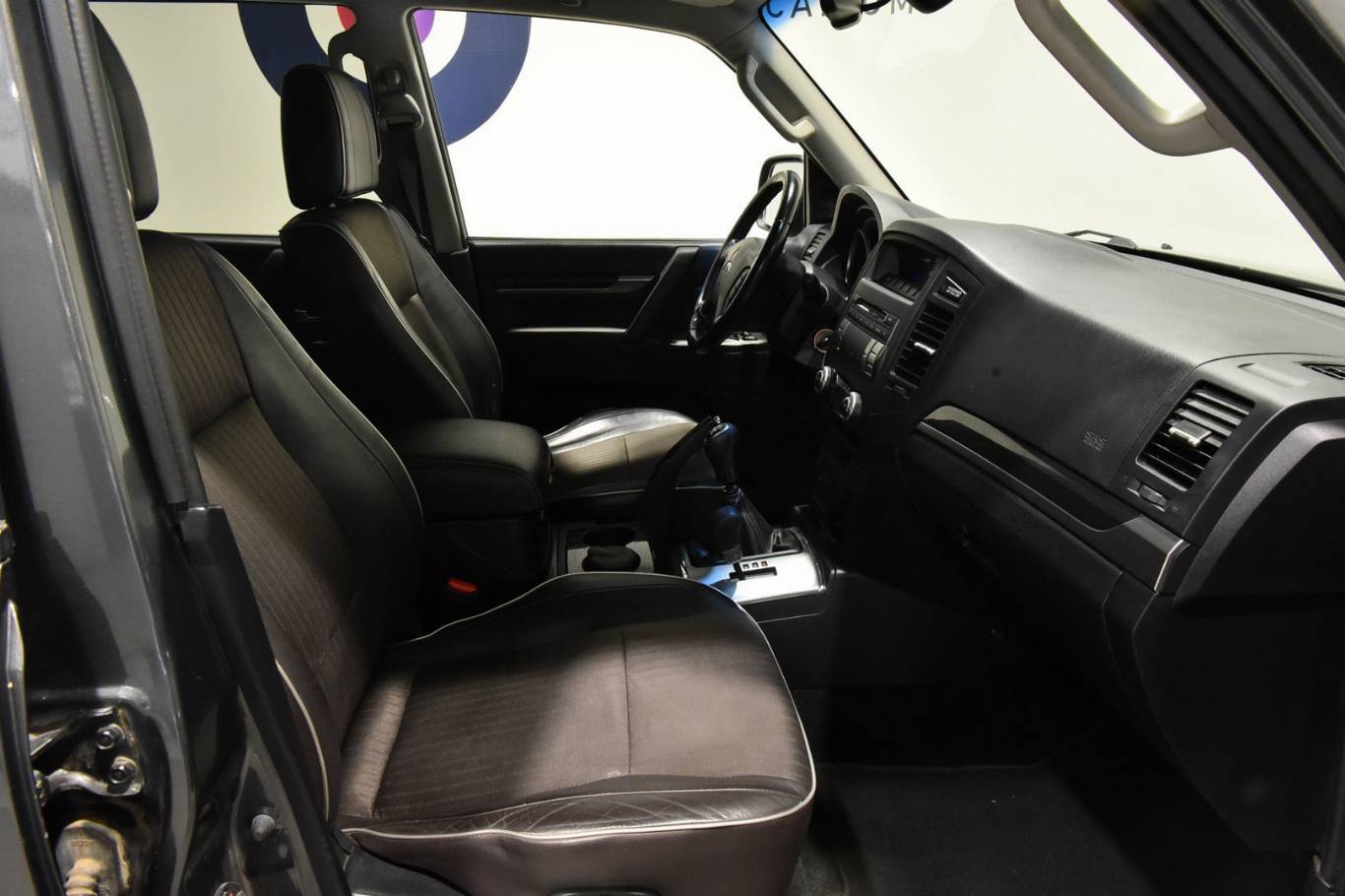 MITSUBISHI Pajero 33