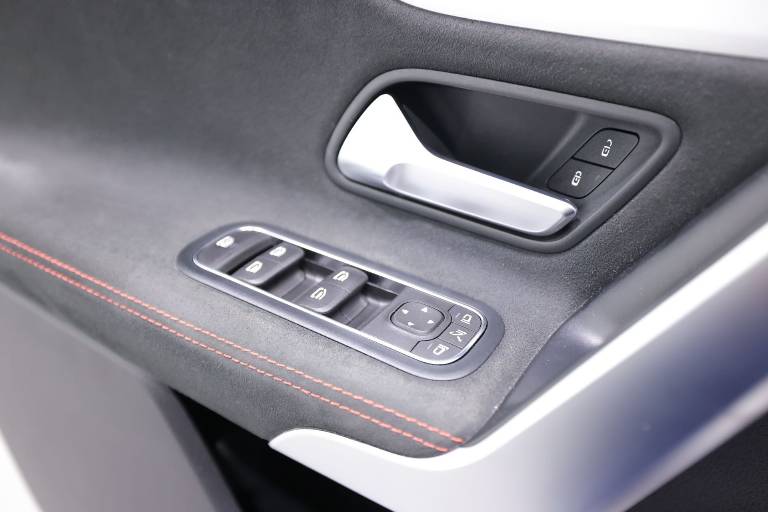 MERCEDES-BENZ Classe A 33