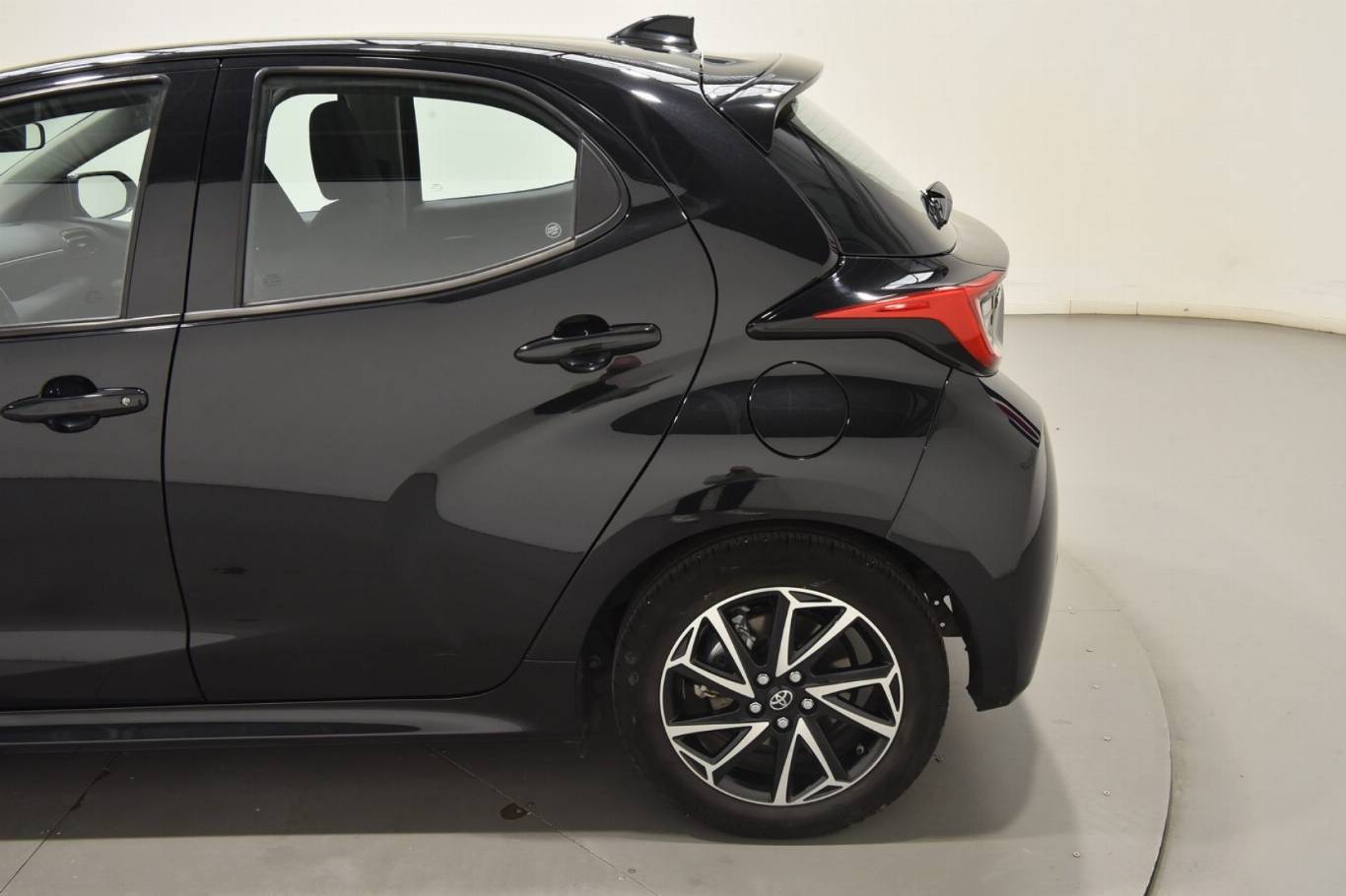 TOYOTA Yaris 28