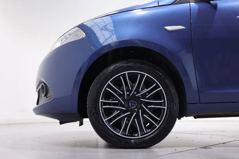 LANCIA Ypsilon 8