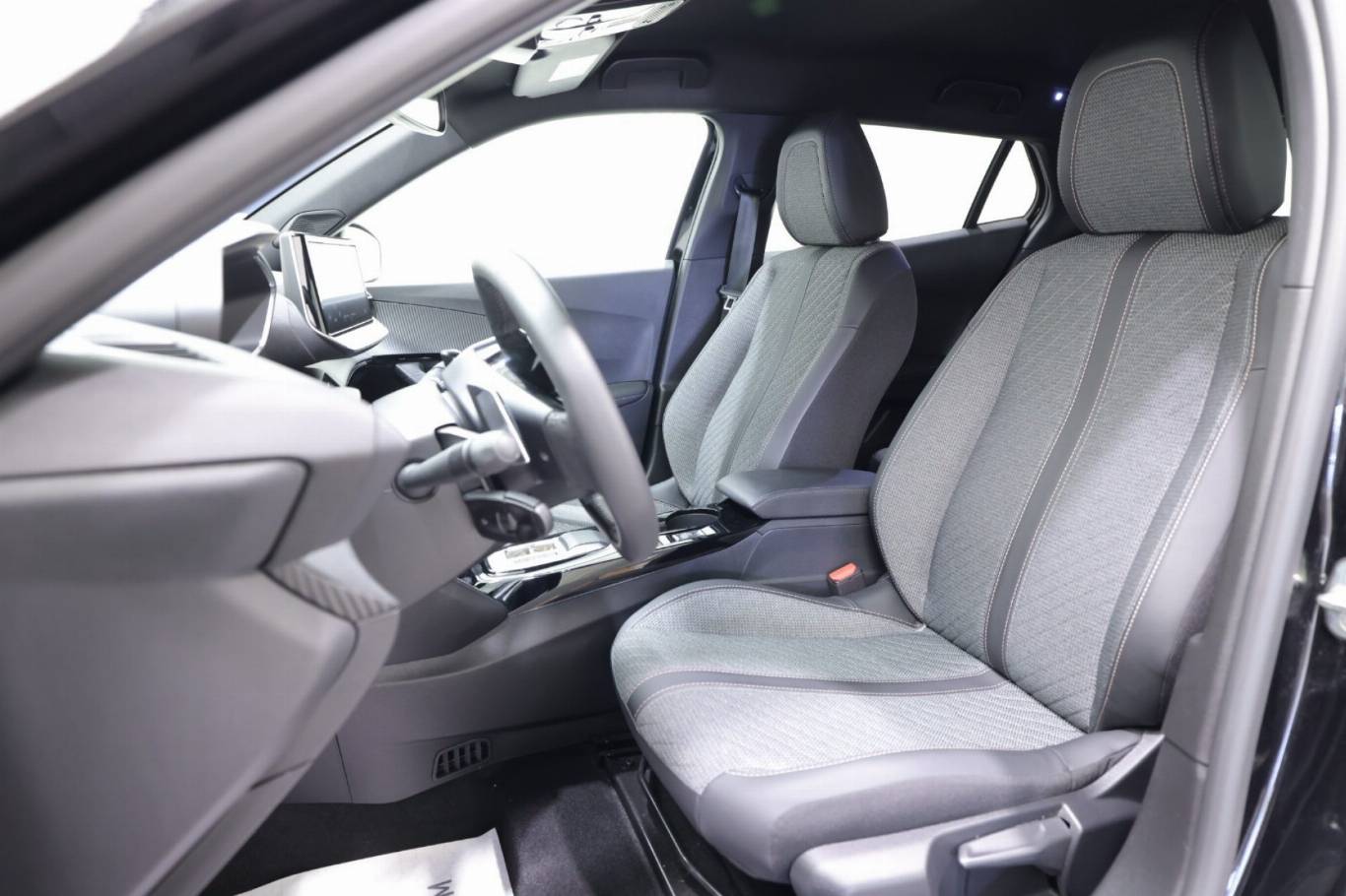 PEUGEOT 2008 6
