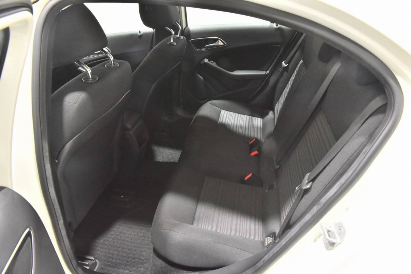 MERCEDES-BENZ A 180 13