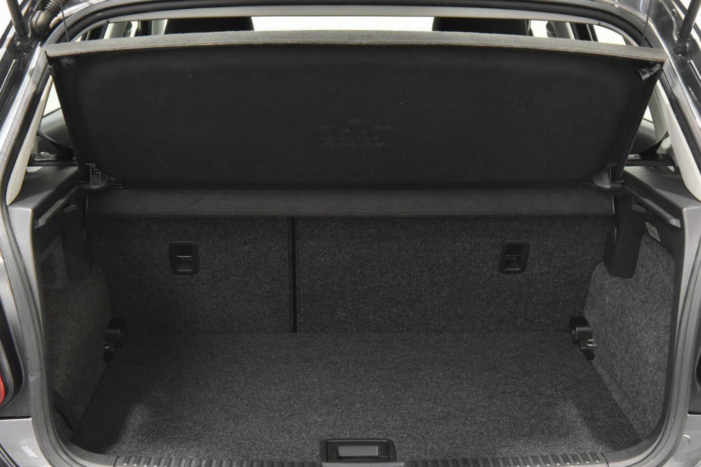 VOLKSWAGEN Polo 13