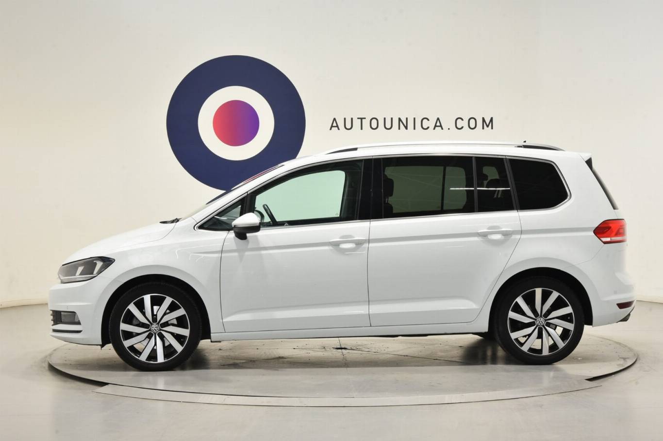 VOLKSWAGEN Touran 32