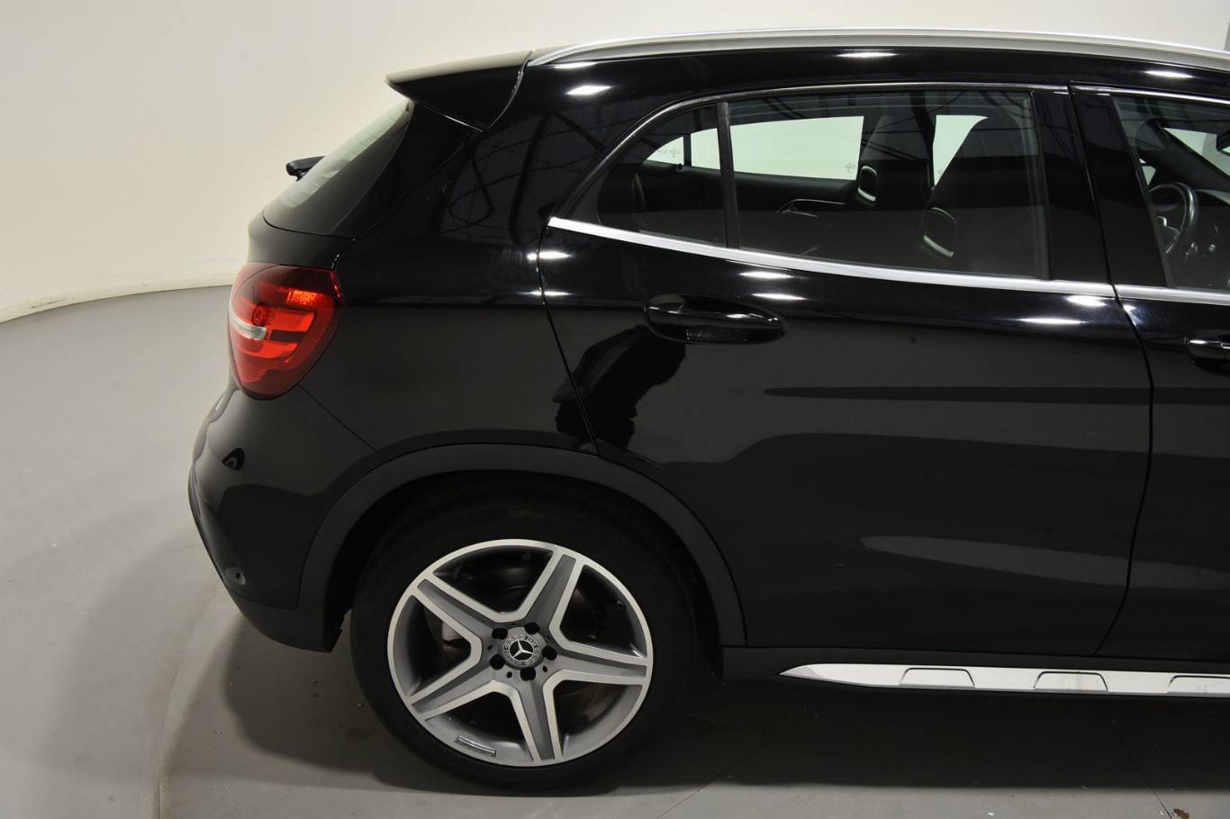 MERCEDES-BENZ GLA 180 49