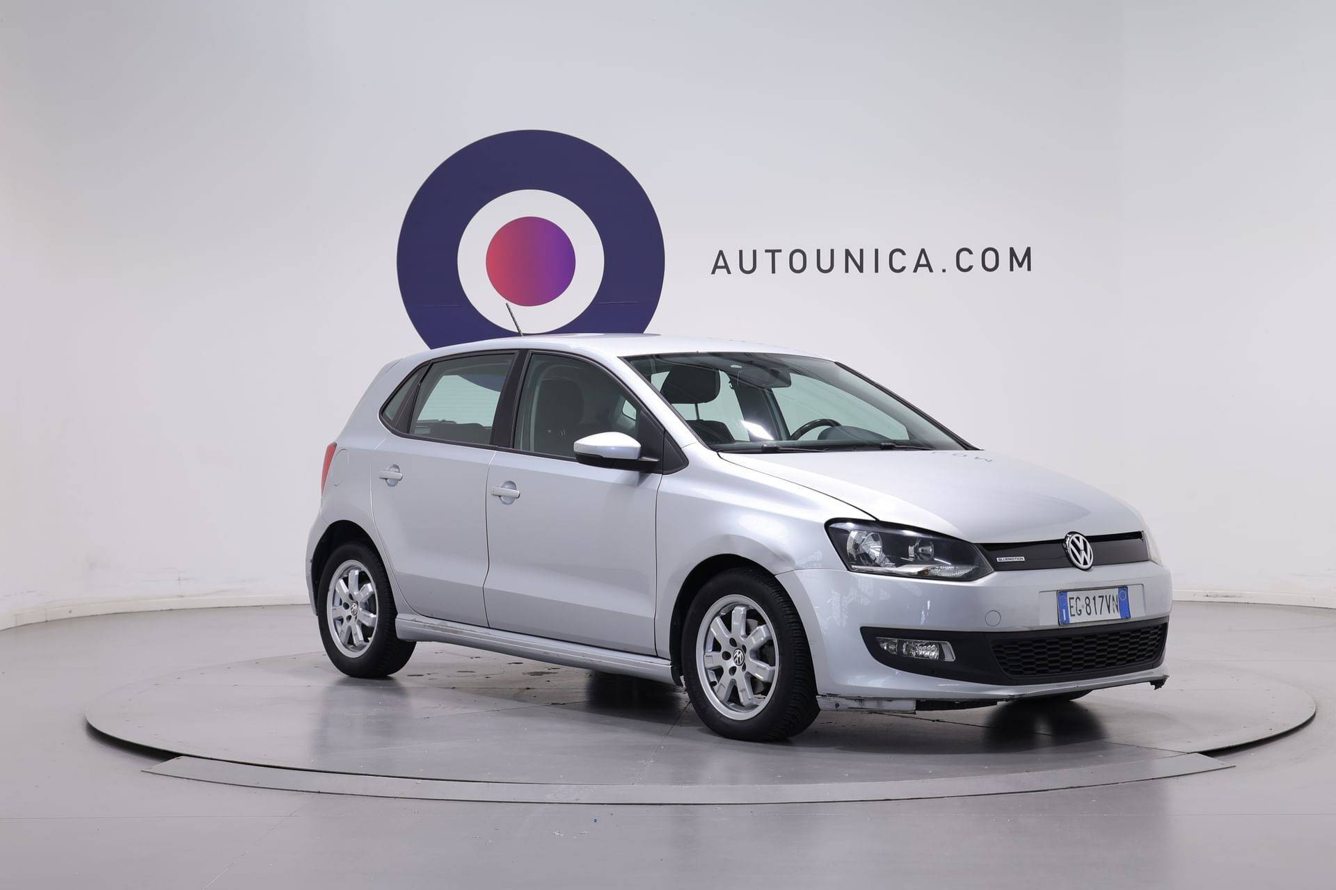 VOLKSWAGEN Polo