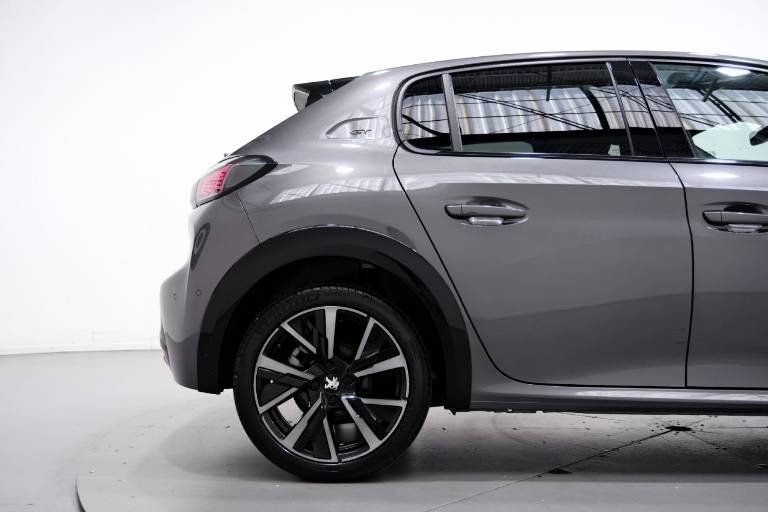 PEUGEOT 208 58