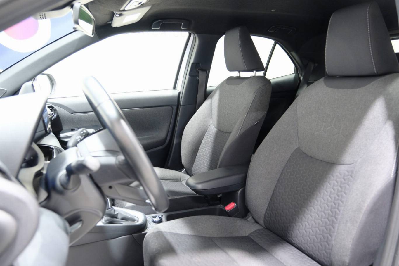 TOYOTA Yaris Cross 6