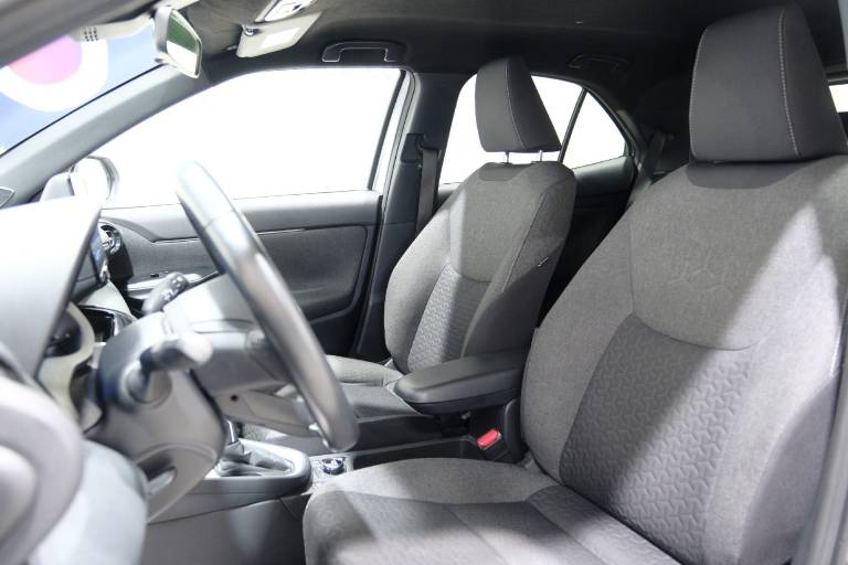 TOYOTA Yaris Cross 6