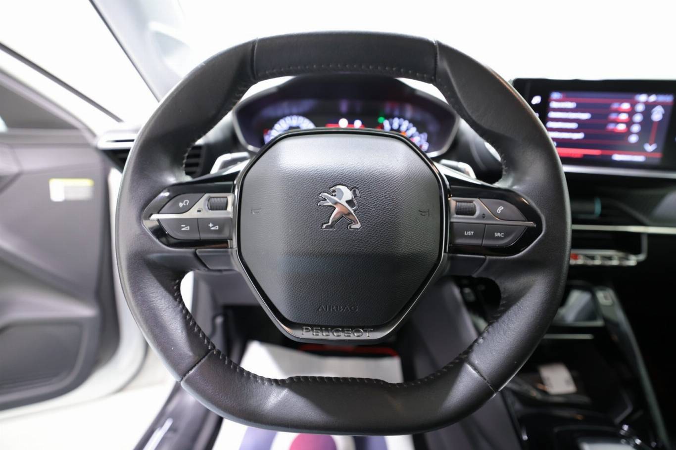 PEUGEOT 208 7