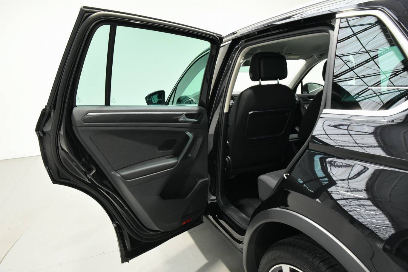 VOLKSWAGEN Tiguan 40