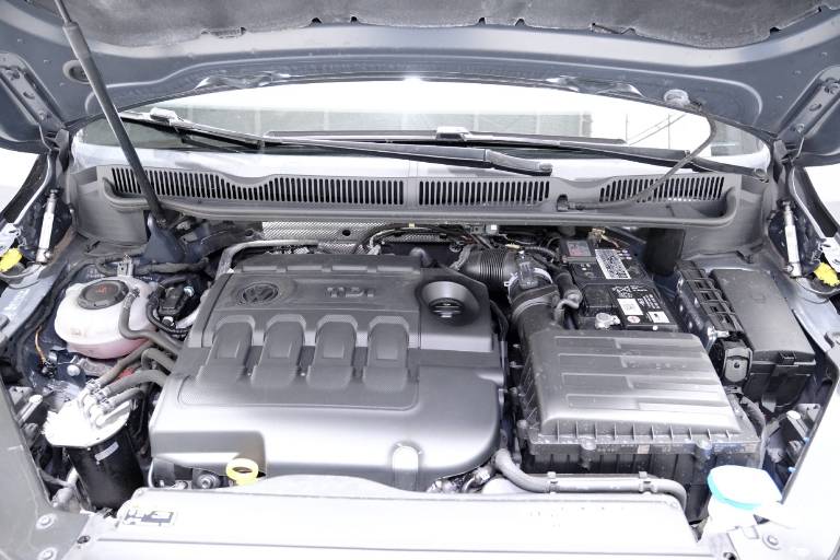 VOLKSWAGEN Touran 64