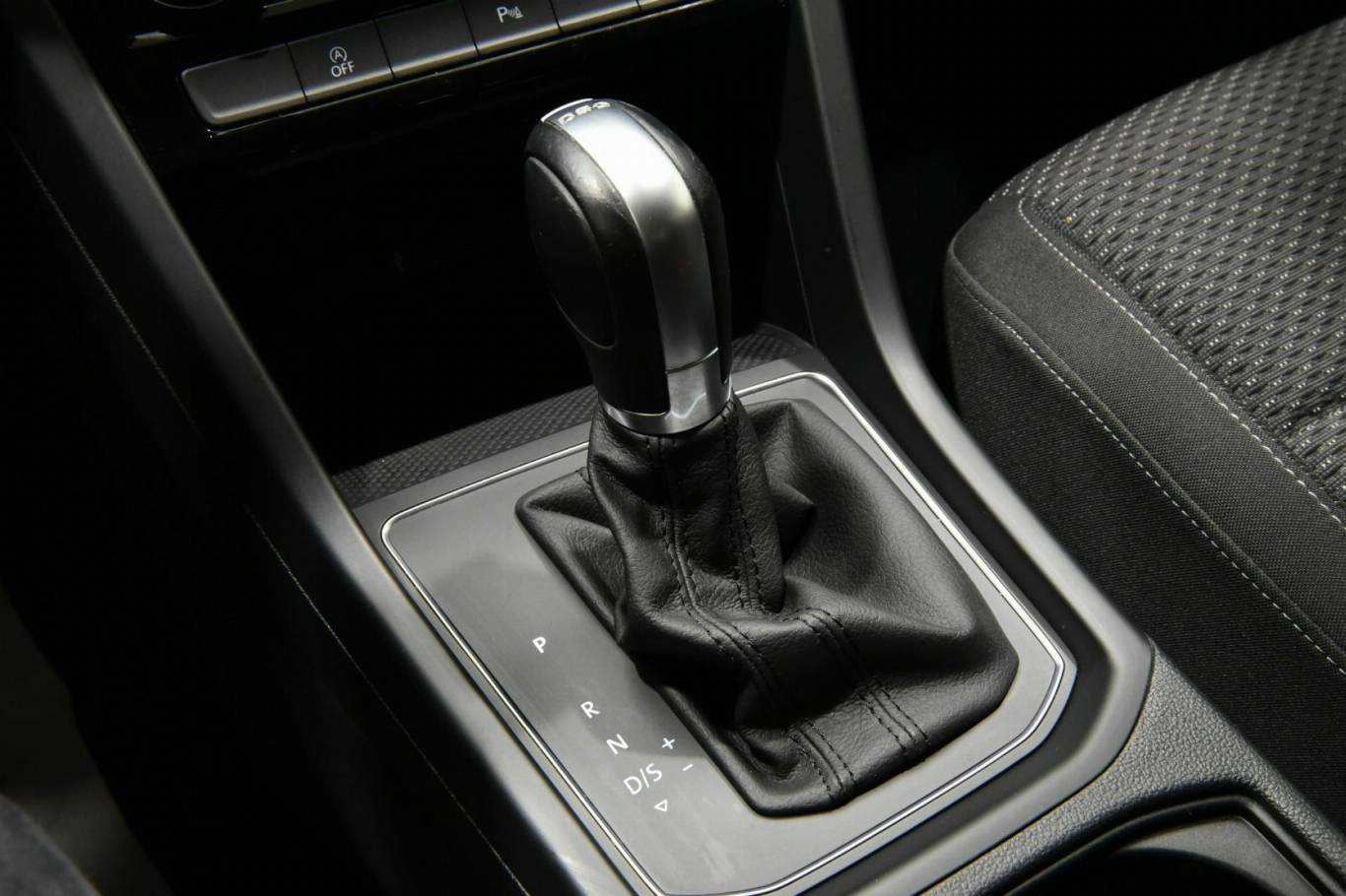 VOLKSWAGEN Touran 10