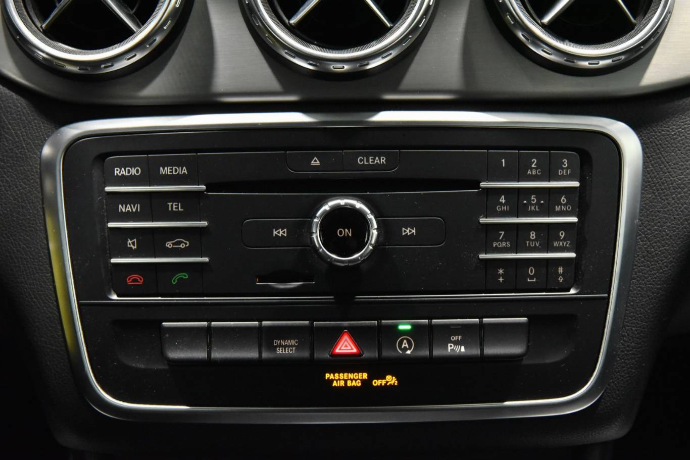 MERCEDES-BENZ GLA 200 11