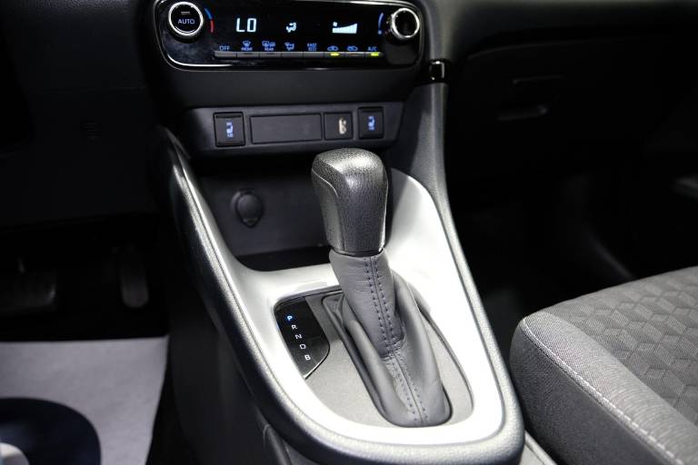 TOYOTA Yaris 28