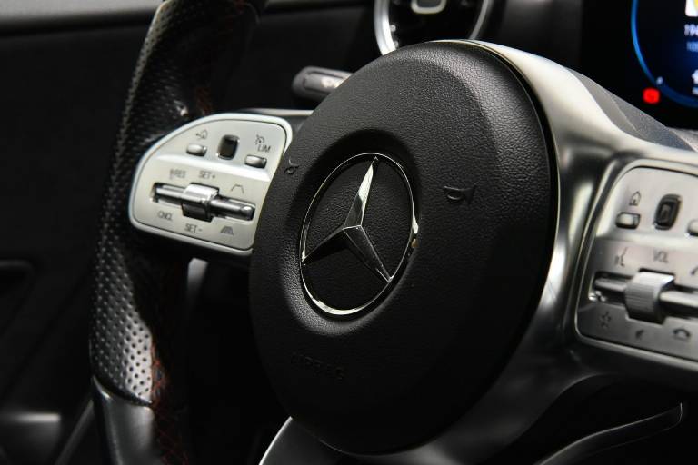 MERCEDES-BENZ A 250 23
