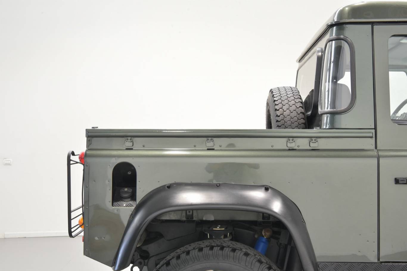 LAND ROVER Defender 73